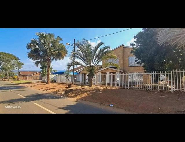 6 BEDROOM HOUSE FOR SALE IN SHAYANDIMA